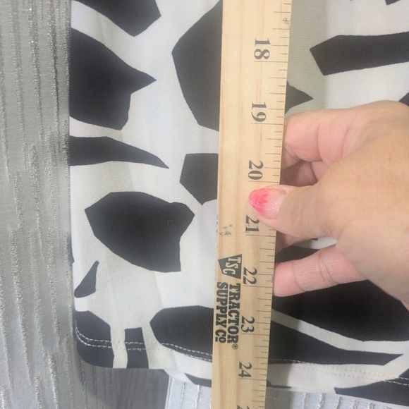 Kasper Women's Abstract Black and White Blouse - Picture 6 of 6